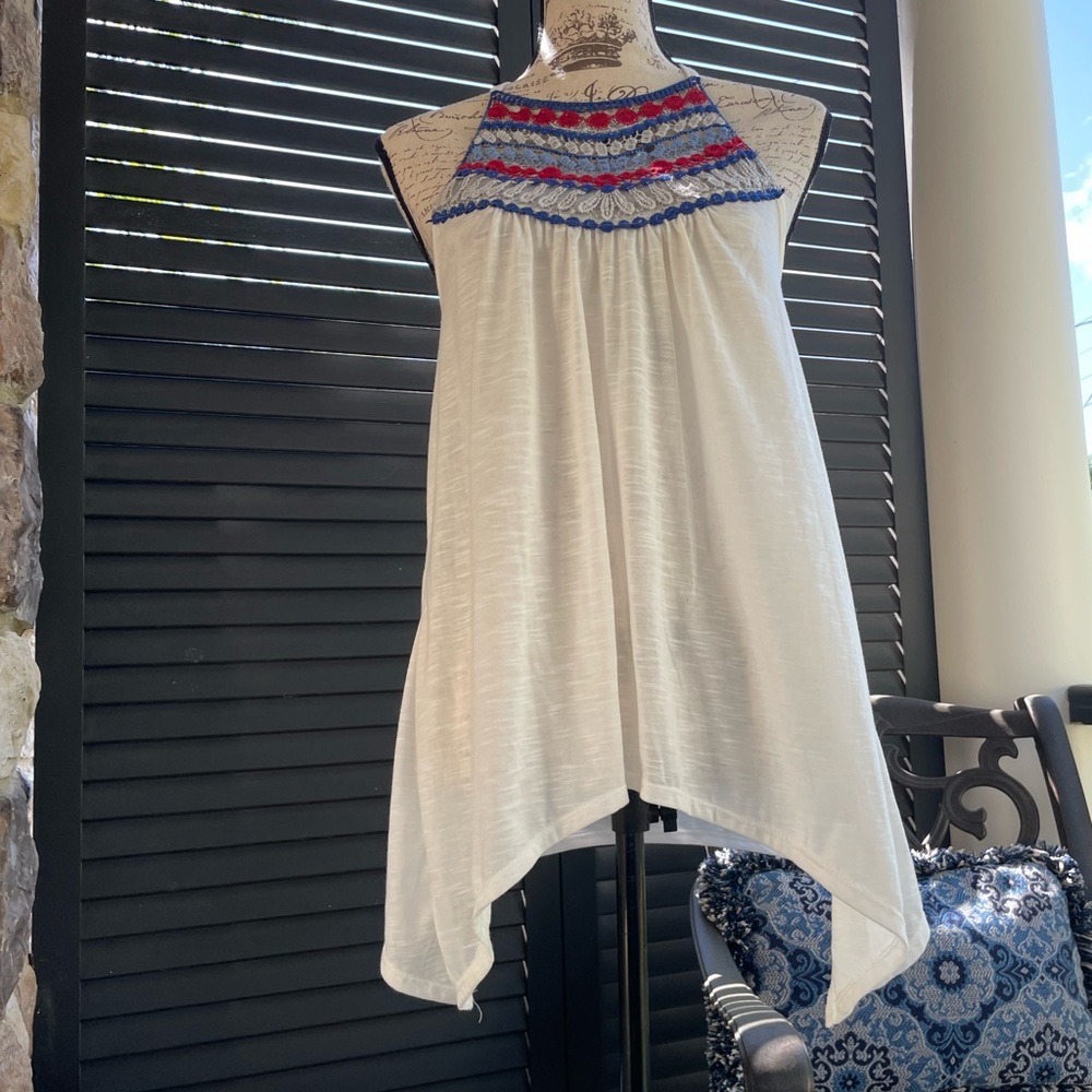 🇺🇸Patriotic Red White & Blue crochet tank top w/ asymmetric hemline M🇺🇸 - Picture 5 of 6
